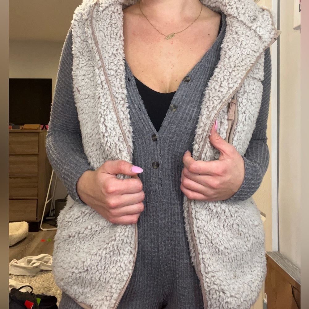 Fluffy vest🥰